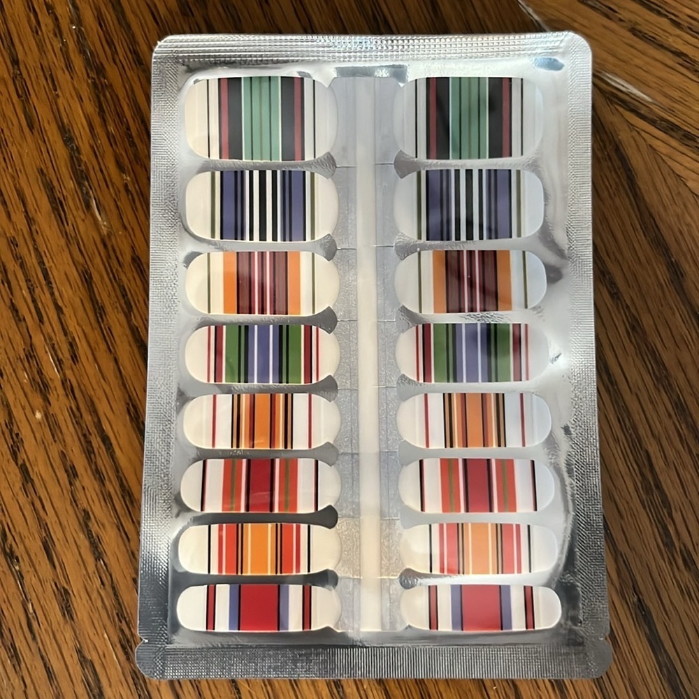 6 Colorful Nail Wraps Set - Picture 4 of 8